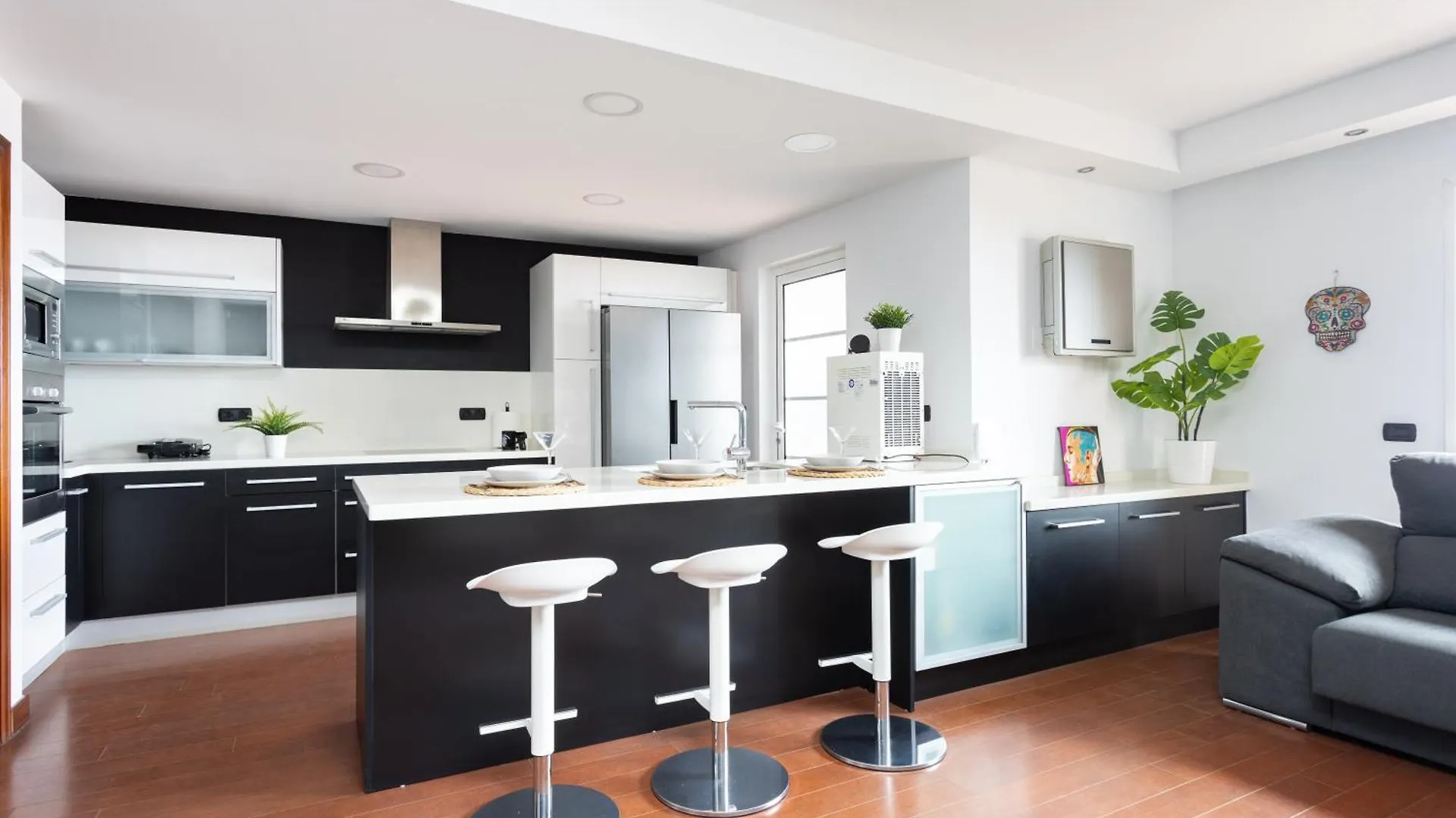 Home2Book Elegant Stay, Private Pool & Gym Santa Cruz de Tenerife 0*,  Spagna